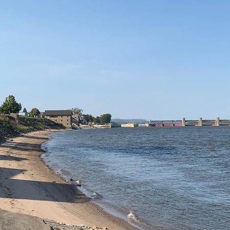 Mississippi River Cabin Bellevue Экстерьер фото